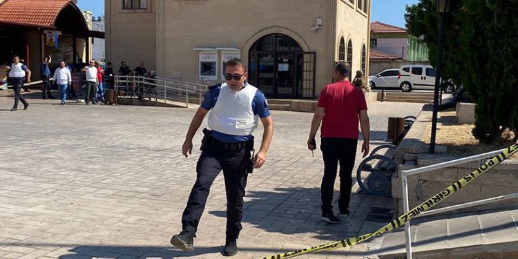 Antalya’da bir bankanın müdürü rehin alındı