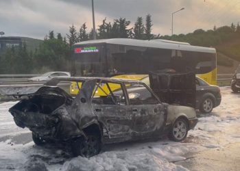 İstanbul’da minibüsle otomobil çarpıştı