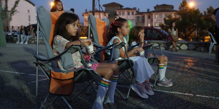 Nilüfer’de ‘Çocuklara Yaz Sineması’ başladı