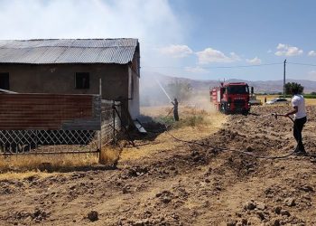 Elazığ’da ahır yangını