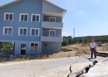 Bursa’da inşaat çalışması yolu çökertti