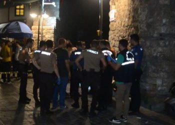 Antalya’da silahlı kavga: 1’i ağır 3 yaralı