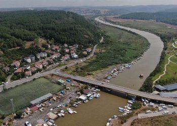 İstanbul’da Riva sahili çamura bulandı