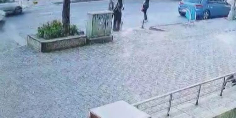 Kayseri’de karşıdan karşıya geçerken otomobil çarptı