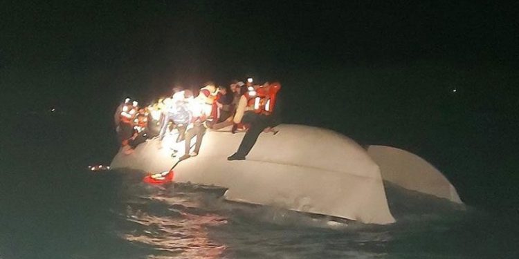 Yunanistan’da göçmen teknesi battı