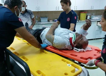 Samsun’da çatıdan düşen şahıs ölümden döndü