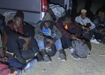 İzmir’de 855 düzensiz göçmen ve 8 organizatör yakalandı