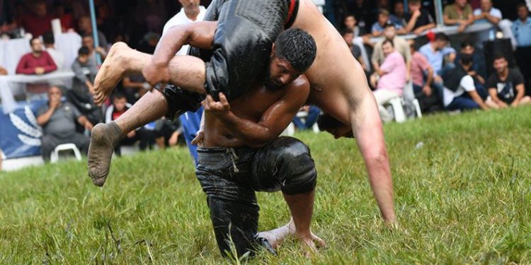 Çardak Güreşleri’nde başpehlivan Cengizhan Şimşek