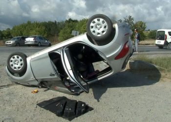 Arnavutköy’de otomobil takla attı: 1 yaralı