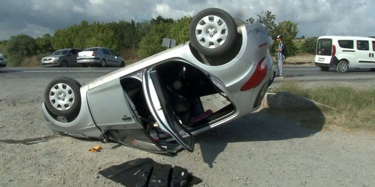 Arnavutköy’de otomobil takla attı: 1 yaralı