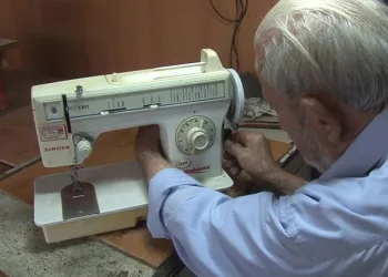 62 yıldır dikiş makinesi tamir ediyor