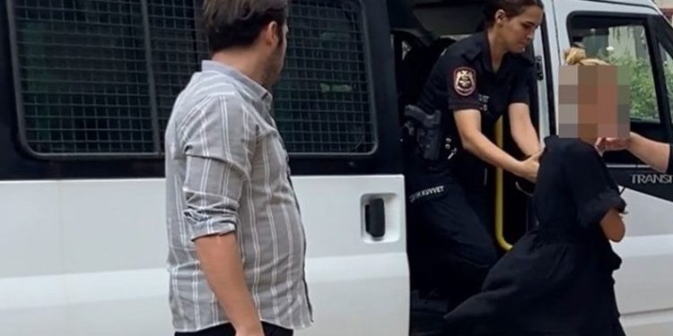 Sahte kadın profili ile tuzağa düşürdüler