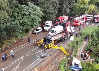İstinat duvarı çöktü: 1 kişi göçük altında kaldı