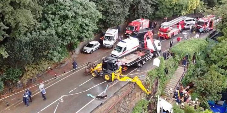 İstinat duvarı çöktü: 1 kişi göçük altında kaldı