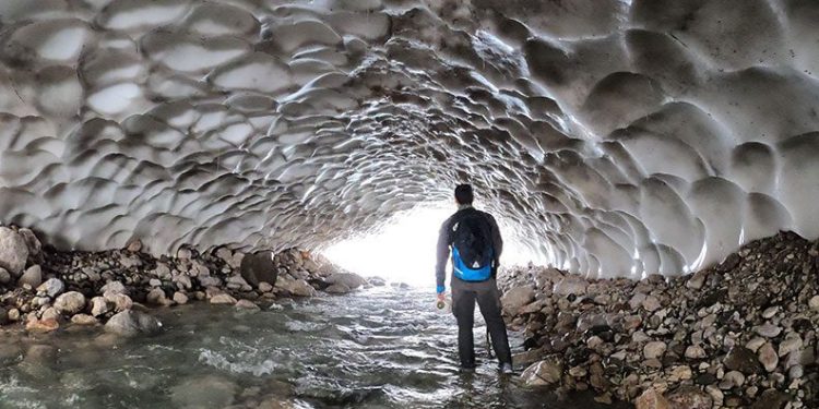 Kayseri’de doğal klima; kar tünelleri