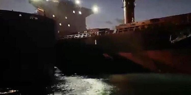 İstanbul Boğazı’nda 2 gemi çarpıştı