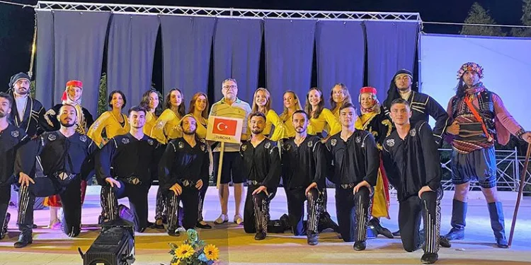 BUÜ Halk Oyunları Grubu, hayran bıraktı