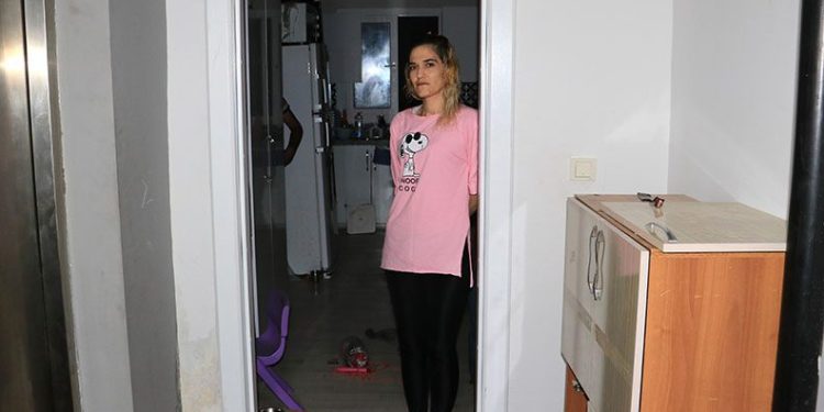Kiracısının çelik kapısını çaldı