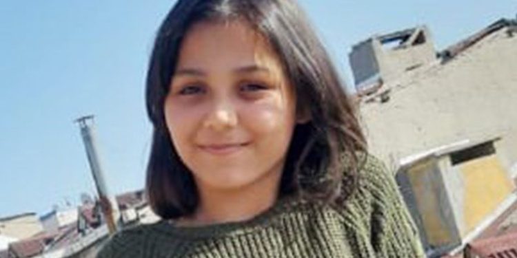 Saplantılı olduğu 16 yaşındaki kızı öldürdü