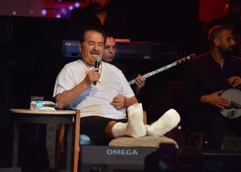 İbrahim Tatlıses alçıyla konser verdi