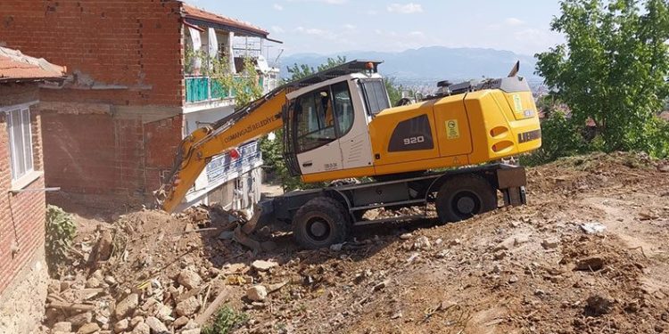 Osmangazi’de metruk binalar yıkılıyor