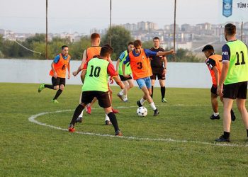 Gençlerin futbol şöleni başladı