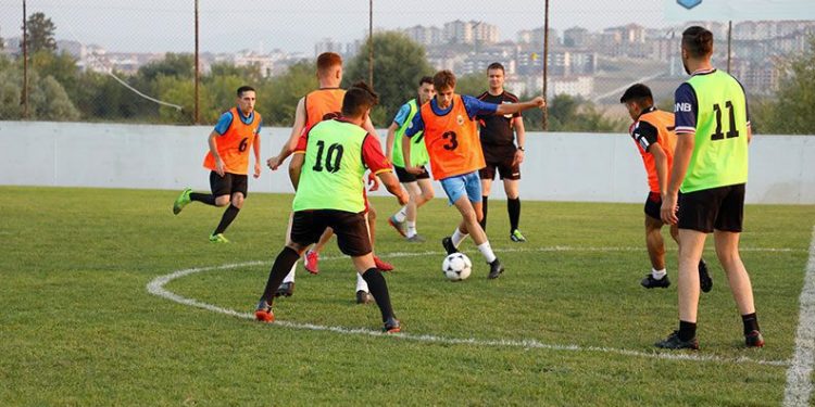Gençlerin futbol şöleni başladı