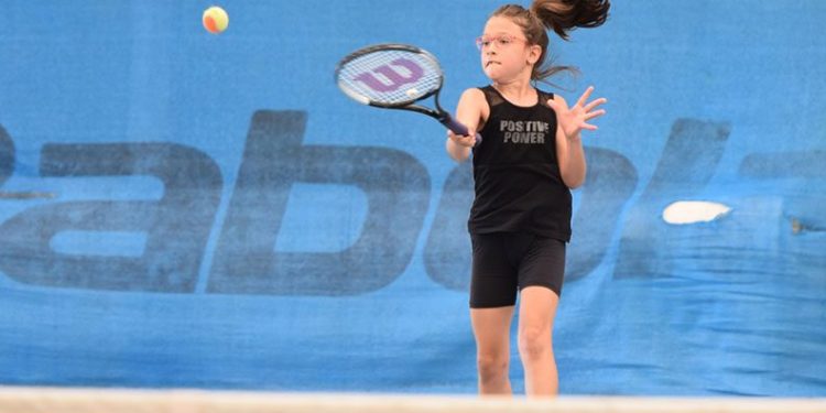 Nilüfer’de miniklerin tenis heyecanı