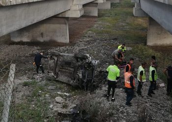 TEM’de otomobil viyadükten uçtu: 3 yaralı