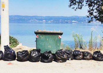 Sapanca Gölü kıyısından 23 torba çöp çıktı