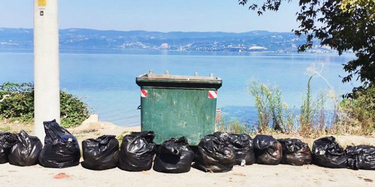 Sapanca Gölü kıyısından 23 torba çöp çıktı