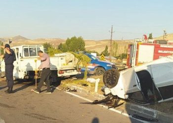 Sivas’ta kamyonet ile otomobil çarpıştı: 3 yaralı