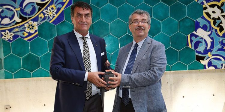 BAL-GÖÇ’den Mustafa Dündar’a ziyaret