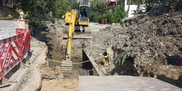 Silivri’de göçük: Toprak altında kalan işçi kurtarıldı