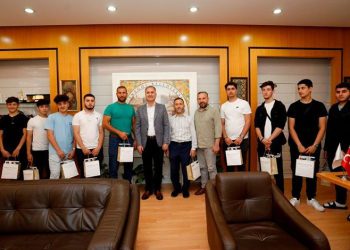 İngiltere’de yaşayan Türk öğrenciler, kültürlerini öğreniyor