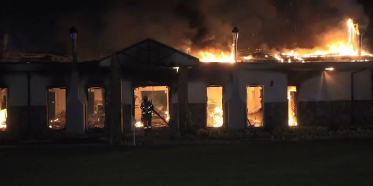 Bursa’da ortağına kızıp restoranı ateşe verdi