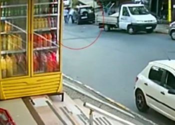 İstanbul’da çaldıkları telefonu satarken yakalandılar