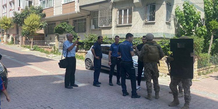 Kendini eve kilitleyip tehditler savurdu