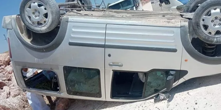 Hafif ticari araç devrildi: 4 yaralı