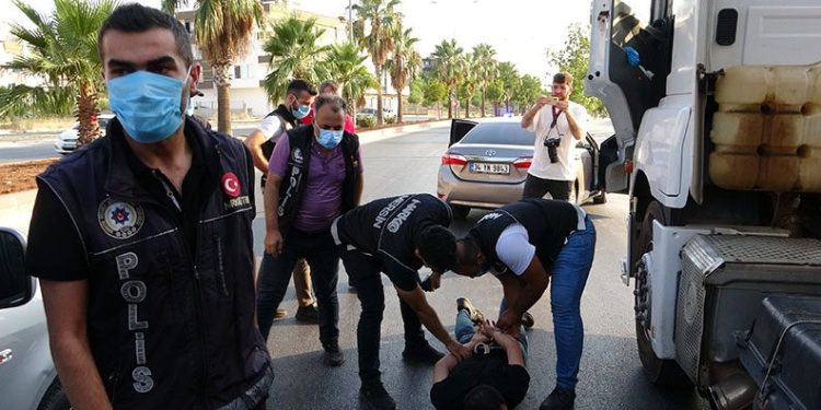 Mersin’de bir tırda 105 kilo uyuşturucu ele geçirildi