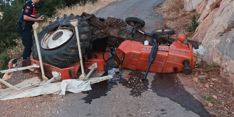 Adıyaman’da, traktör devrildi: 1 ölü, 2 yaralı