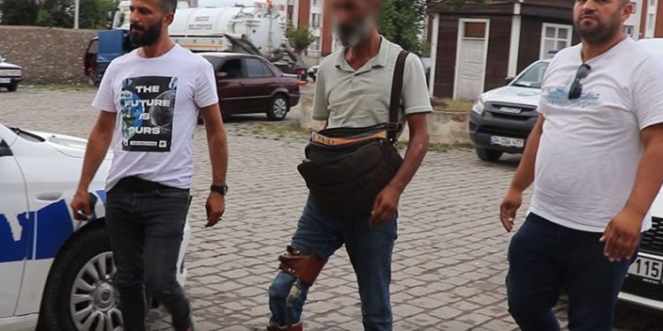 Topallayarak giren dilenci koşarak çıktı