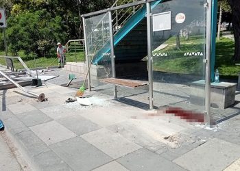Ankara’da araç otobüs durağına daldı: 3 yaralı