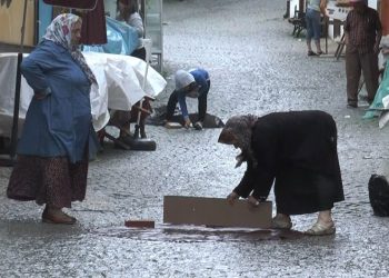 Eskişehir’de sağanak yağışı fırsata çevirip yolluğunu yıkadı