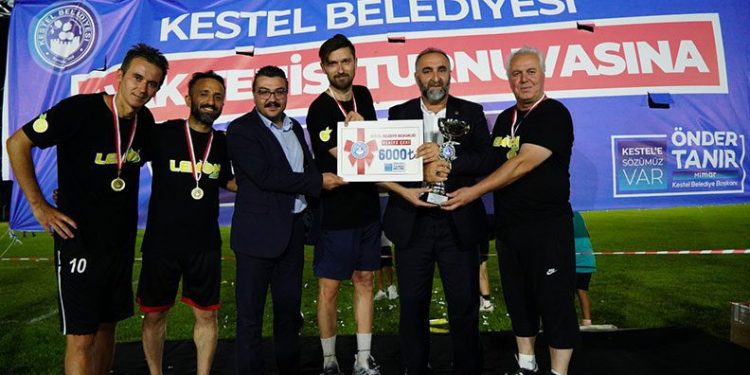 Kestel’de ayak tenisinde ödüller verildi