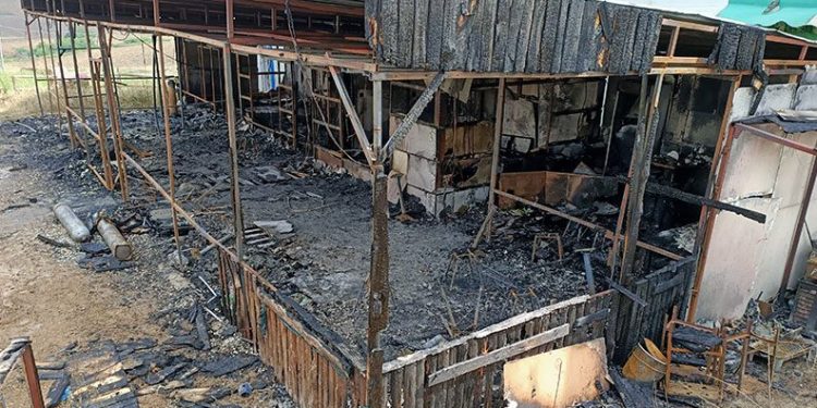 İstanbul’da yanan halı saha deposundan ceset çıktı