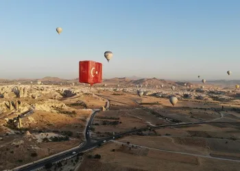 Kapadokya’da Zafer bayramına özel balon