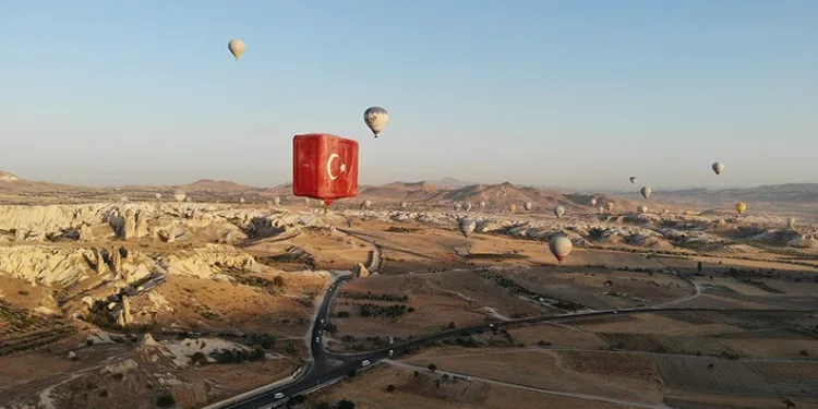Kapadokya’da Zafer bayramına özel balon