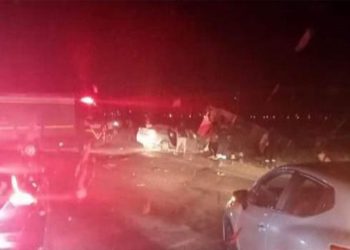 İşçi servisi ile otomobil çarpıştı: 17 yaralı