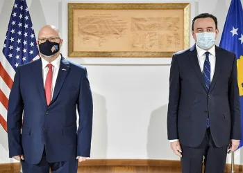 Kosova, kimlik belgesi kararını erteledi